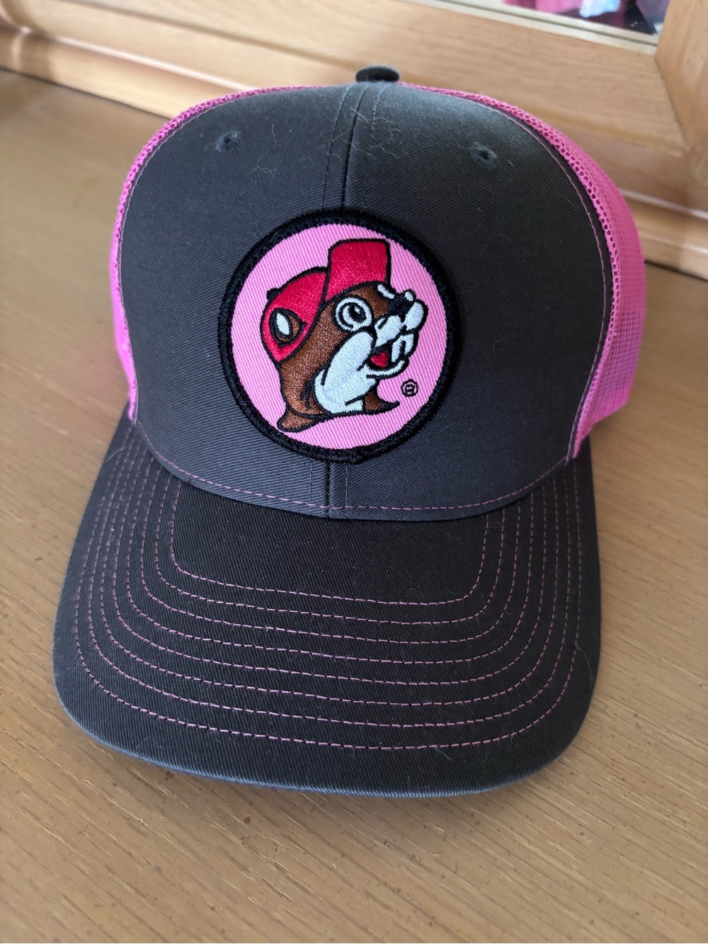 NWOT Buc-ees Pink Mesh Trucker Hat